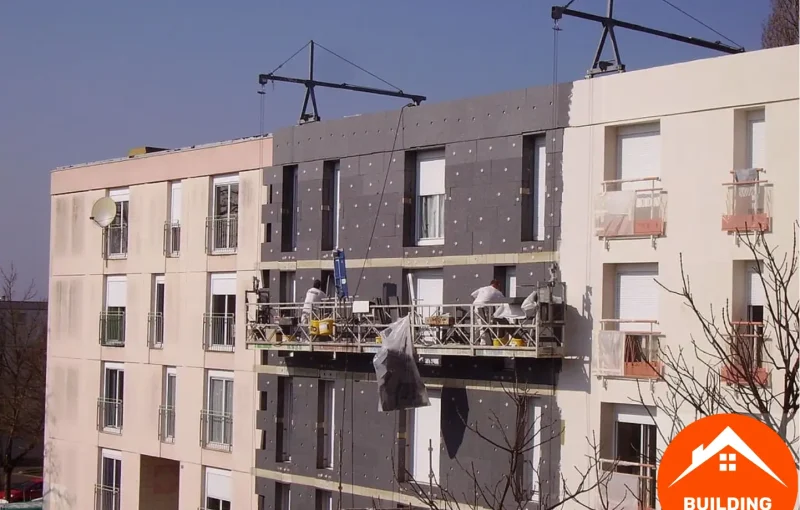 wepik–Gevel isolatie, Isolation façade, Insulation_boards_on_a_building_facade Gevel isolatie, Isolation façade, Insulation_boards_on_a_building_facade